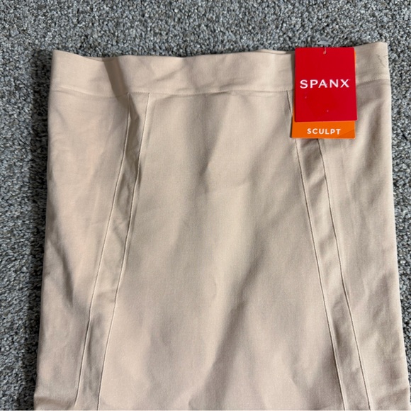 NWT SPANXsculpt OnCore High-Waisted Mid-Thigh Short in Oat Size Medium Shapewear - Picture 5 of 13